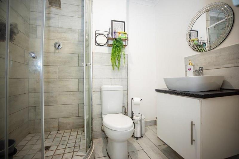 2 Bedroom Property for Sale in Oakglen Western Cape